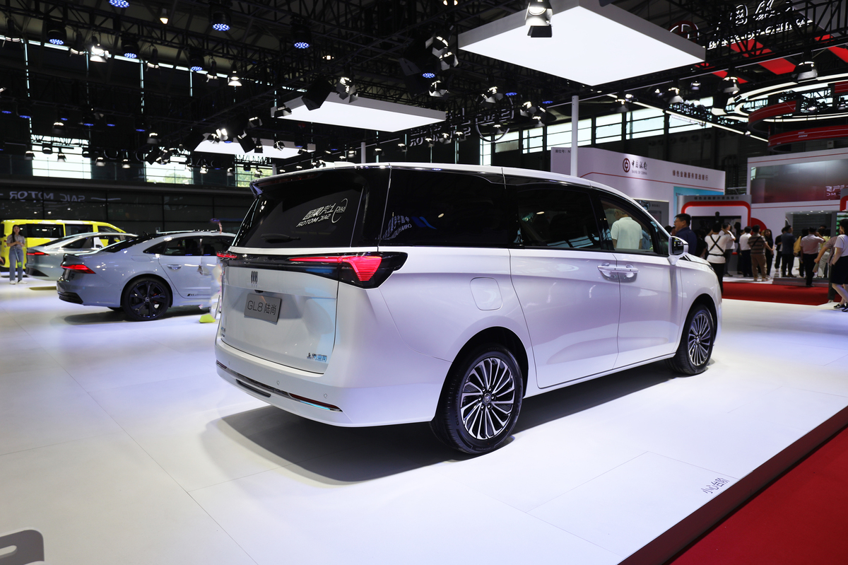 插电式混合动力MPV挑战发卡弯：全家出行，操控与性能兼备