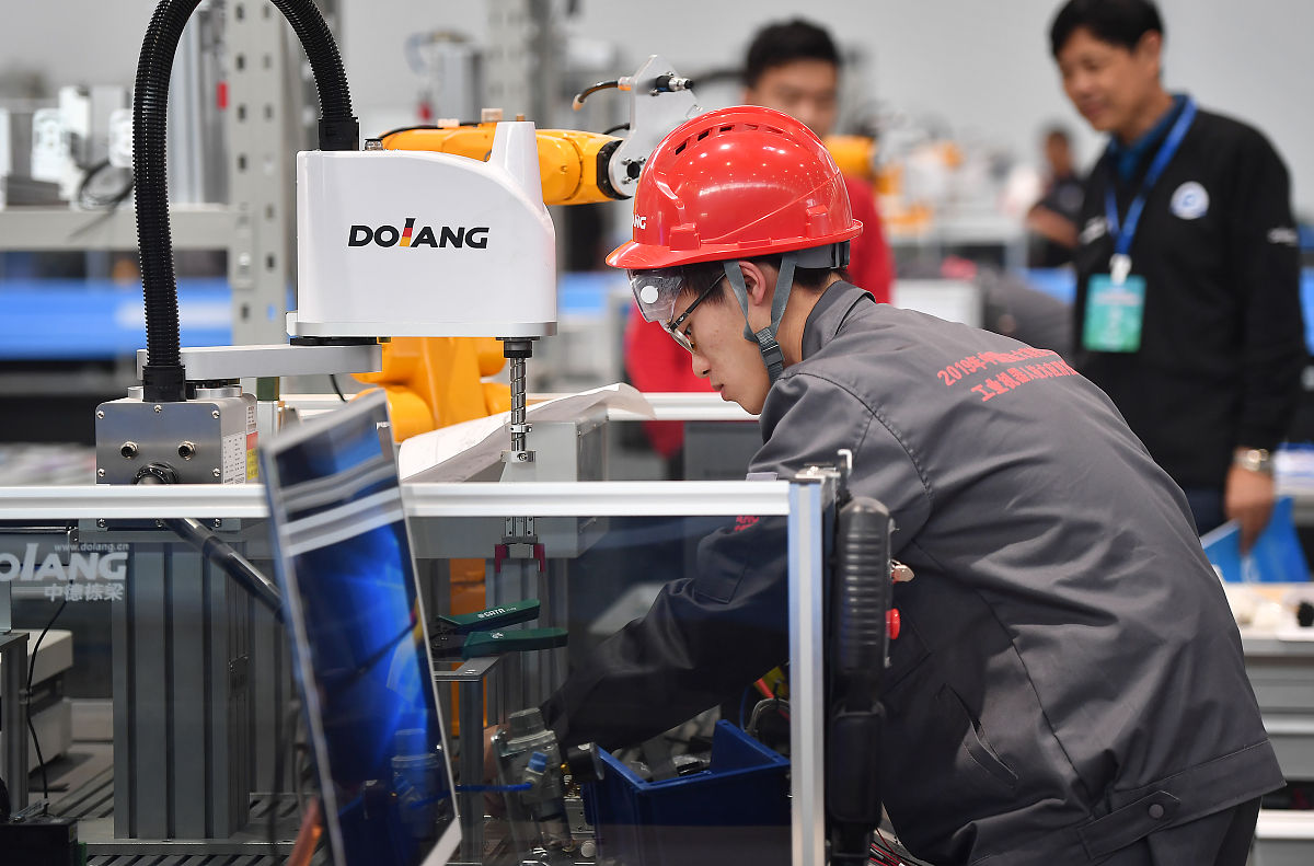 2019年10月18日,"2019年中国技能大赛——第三届全国工业机器人技术应