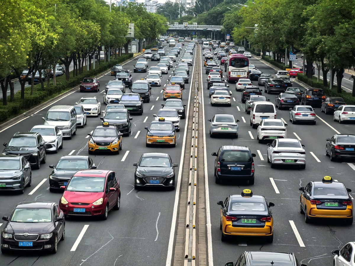 拥挤的马路怎么变得流畅