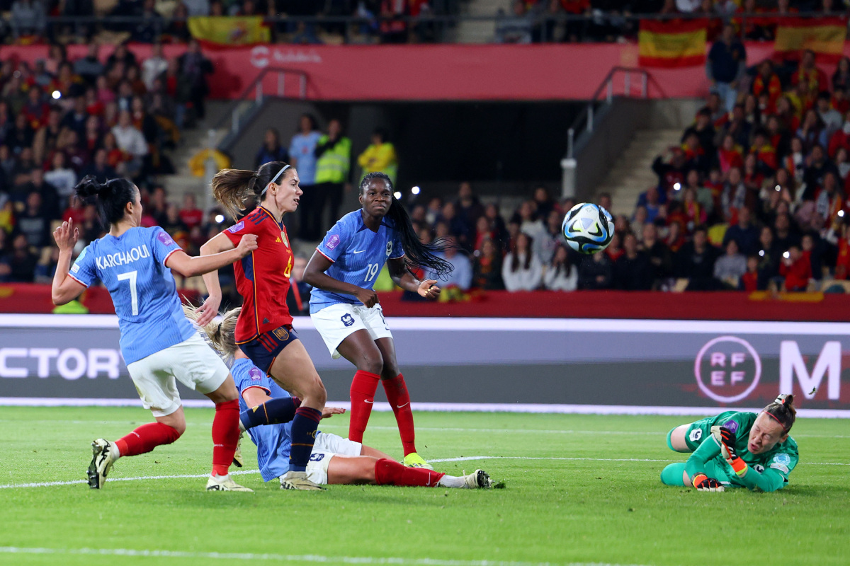 佛罗伦萨逆转布鲁日：小城市的足球大梦