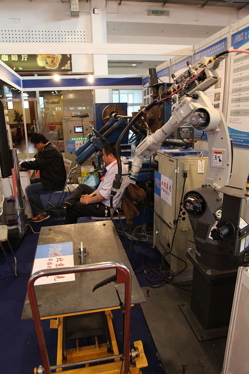 电梯是否属于承压类特种设备？