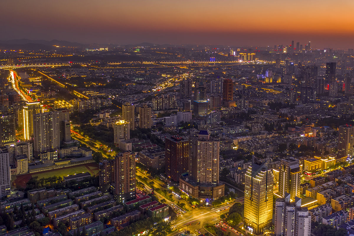 2019年9月22日,南京,航拍龙蟠路夜景.