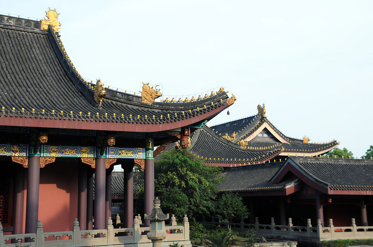 2013年4月17日,四川乐山,峨眉山大佛禅院景观一角.