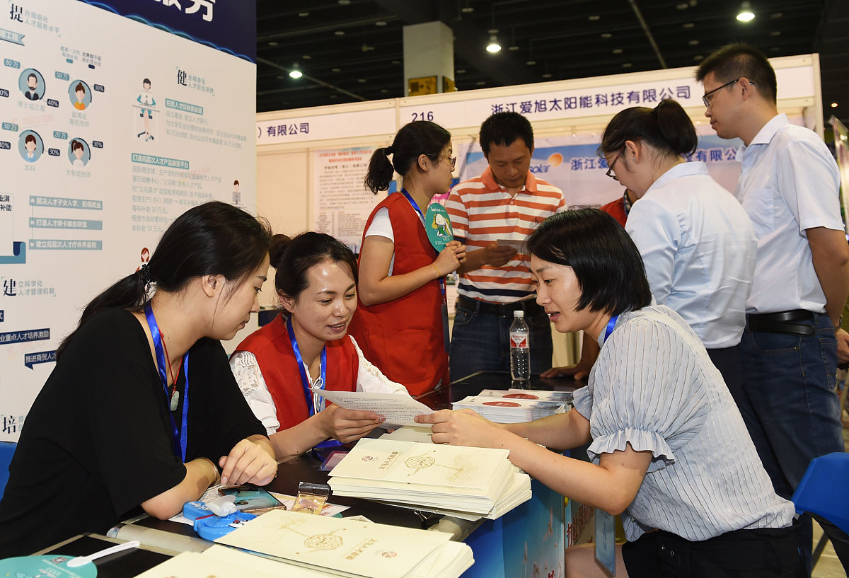 西安市政府求助热线：12345678，您的问题我来解决！