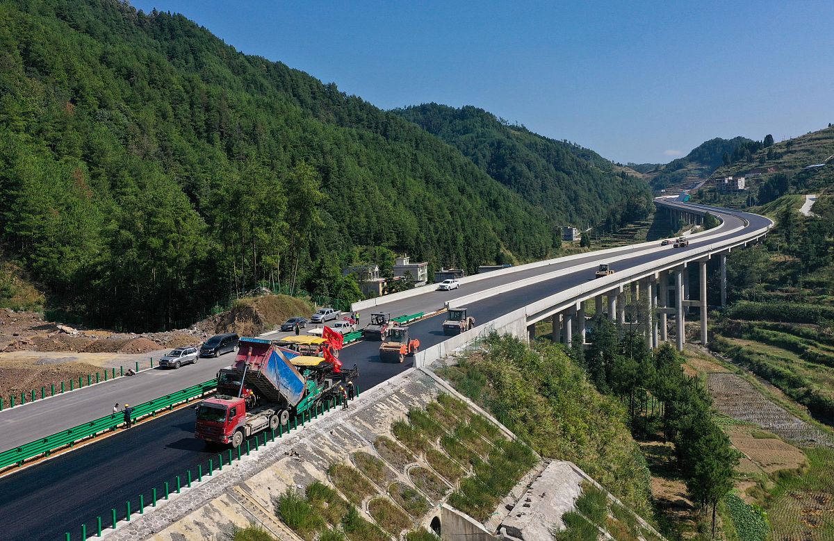 铜仁到黎平242国道路况详解：安全驾驶指南