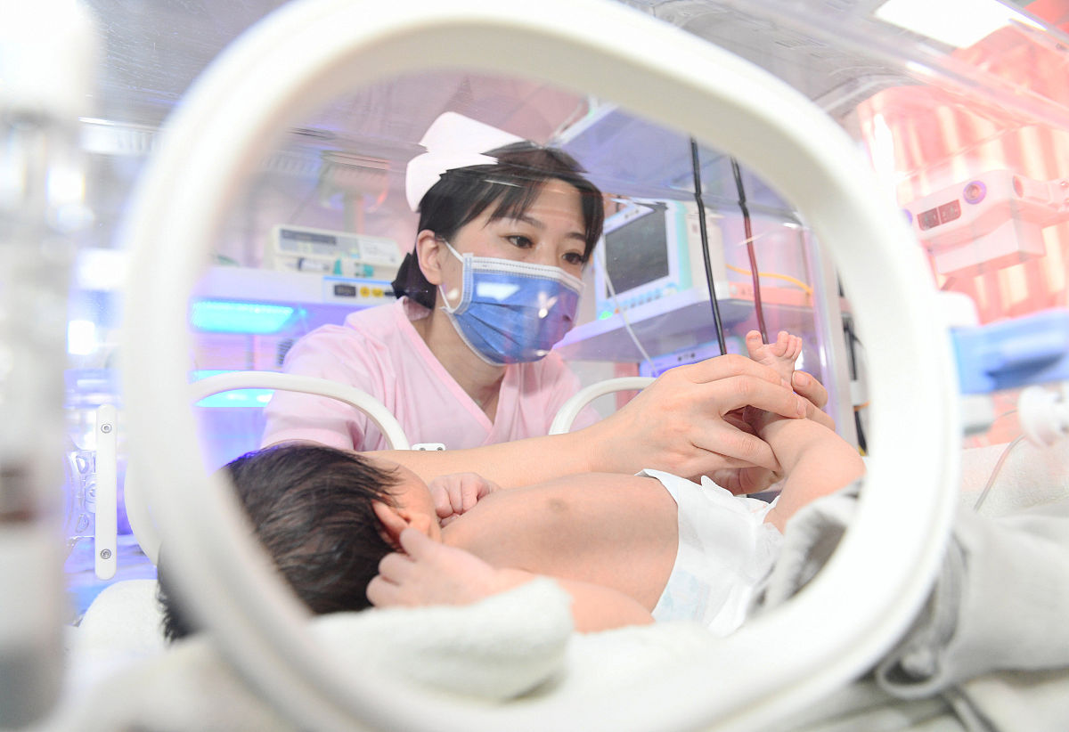 非营养性吸吮干预对新生儿足底采血疼痛的影响: 一项随机对照试验