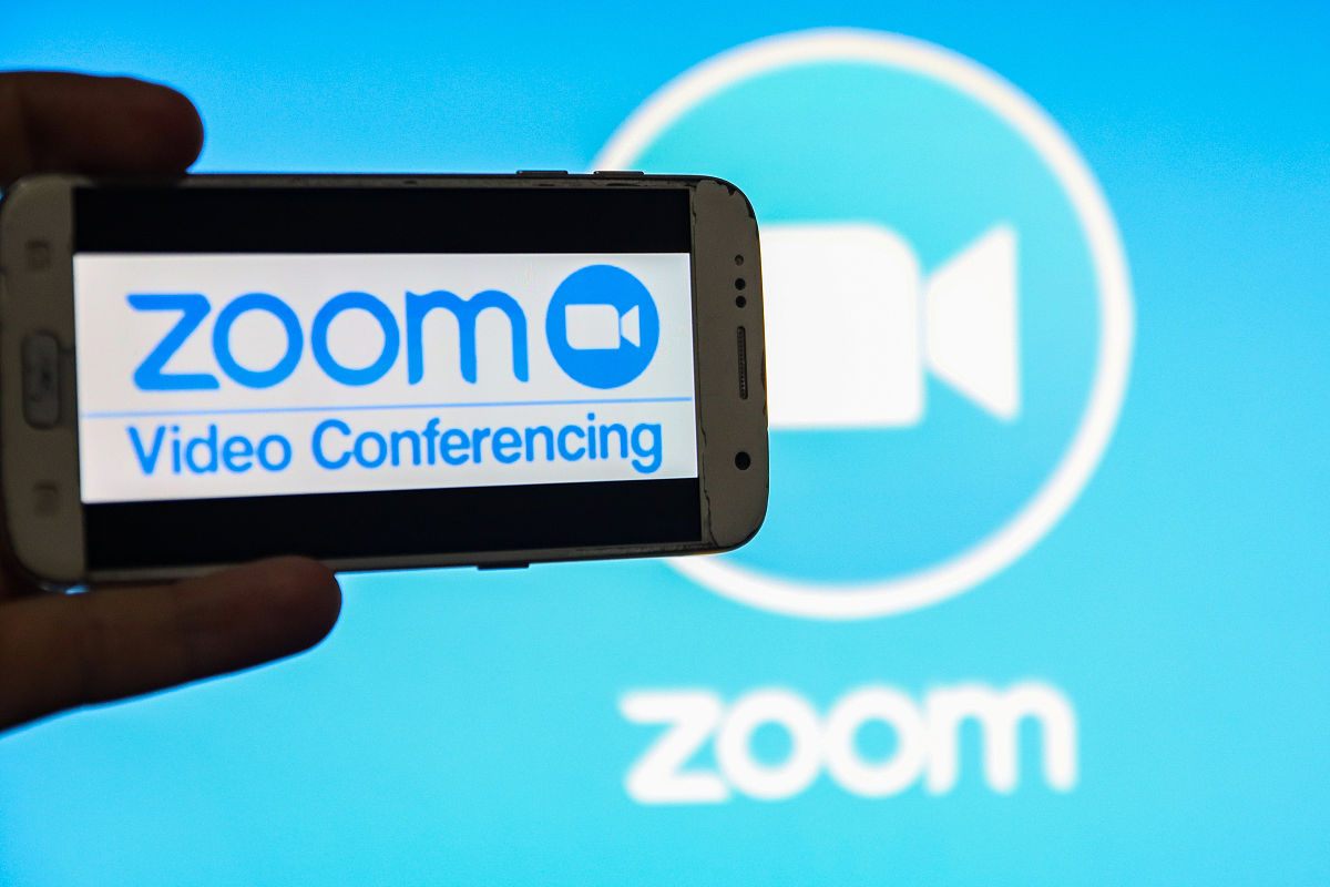 当地时间2020年4月4日,希腊塞萨洛尼基,zoom视频通信应用logo.zoom是
