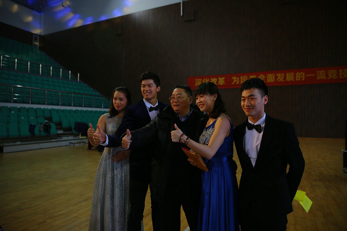 成为金牌婚礼主持人：专业培训课程助您梦想成真