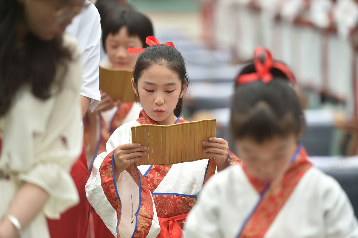 2018年5月28日,南京市秦淮区第一中心小学三年级全体师生及家长在学校