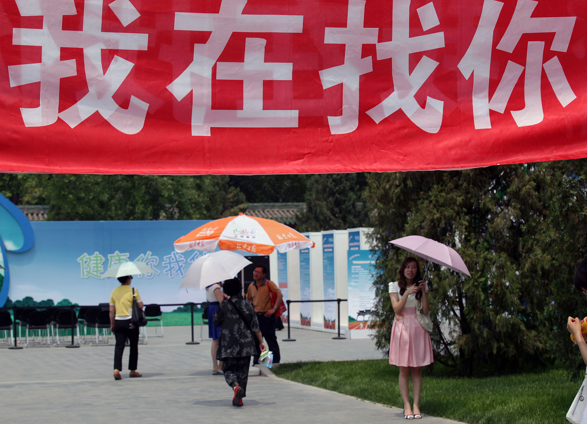 我有一个朋友目前单身离异85年北京人和我一起做芯片生意年薪50左右有车有房今天想晚上找个吃饭相亲的对象。根据上面的描述写一篇约人女生吃饭的帖子。