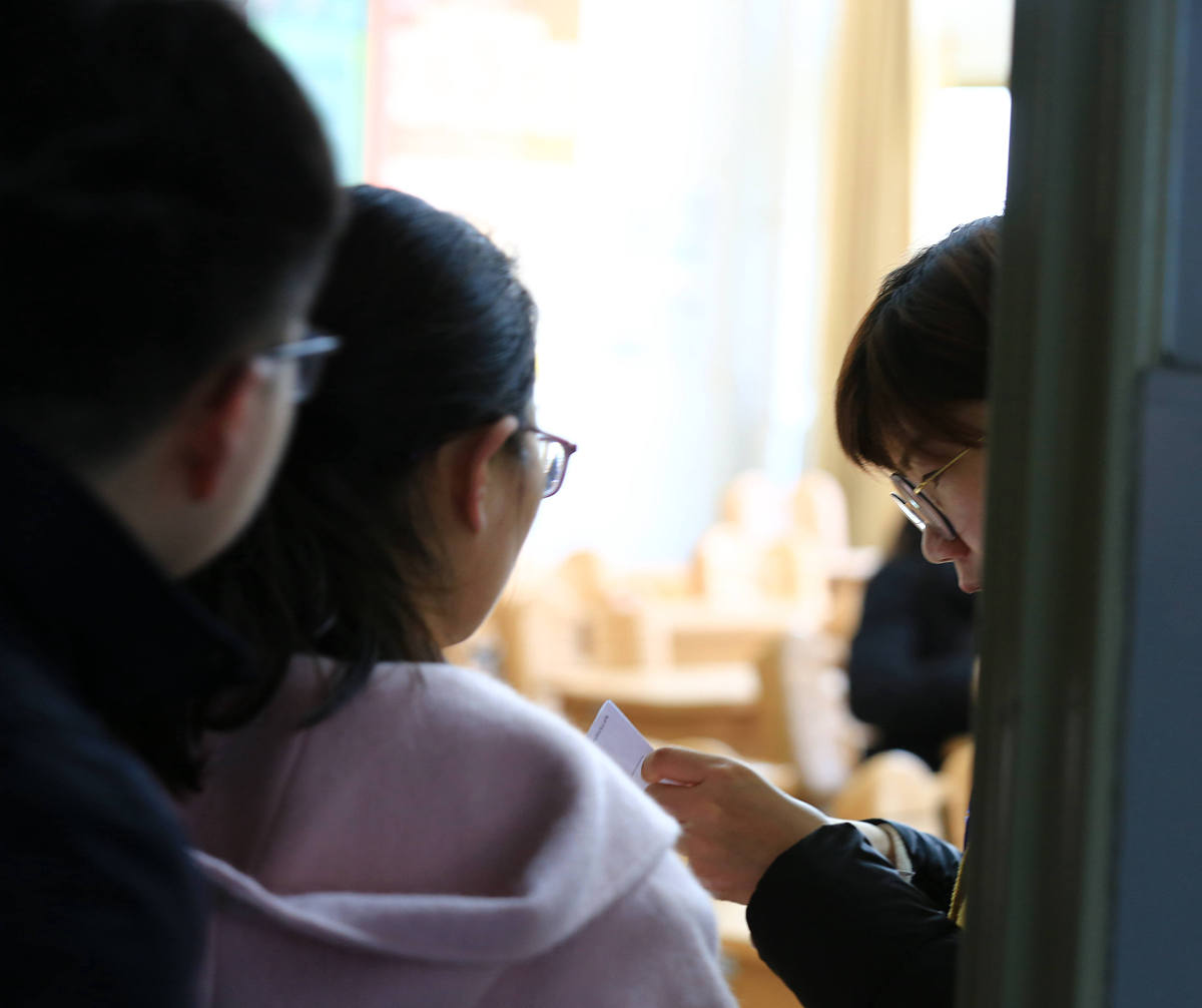 你是一名公考专家我想知道通知怎么写通知具体格式？