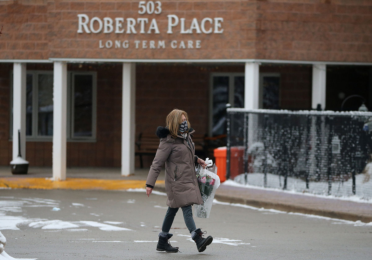 利巴韦林对肠道病毒CVA102C区耐药性研究：机制与基因变异分析