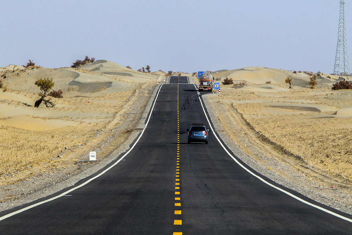 京新高速：穿越沙漠的孤独之路，为何斥资370亿无人敢走？