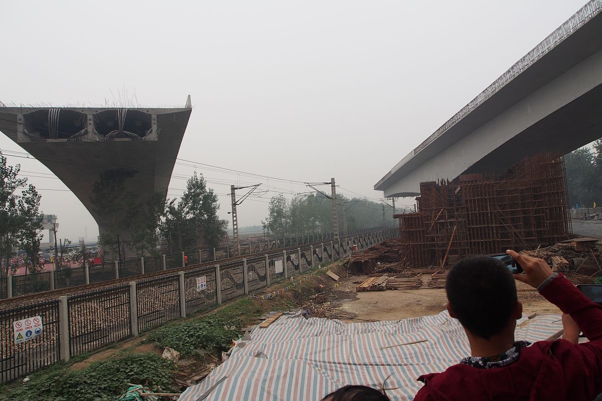 进贤云桥南路铁路桥为什么不修