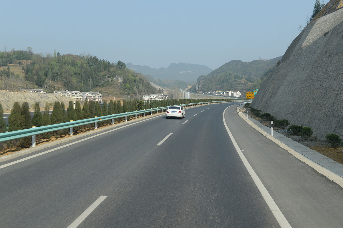 贵州开设有公路施工与养护专业的学校有哪些