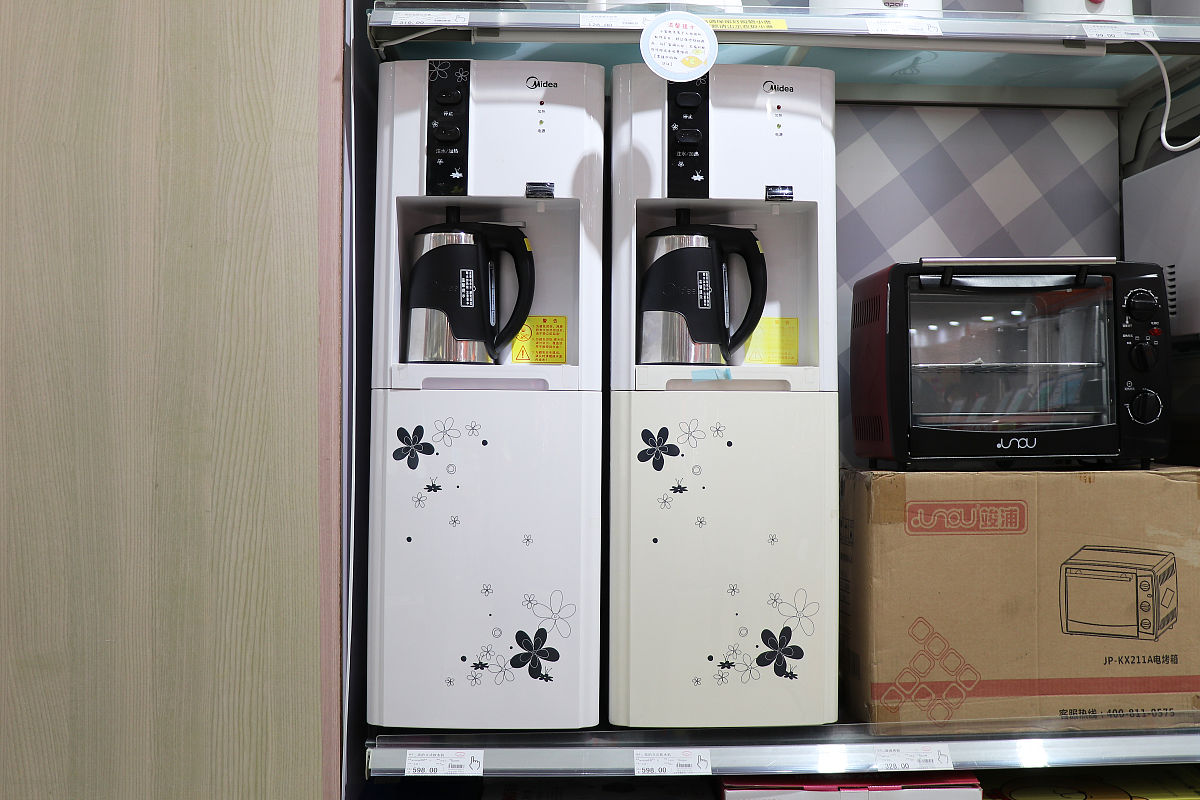 谈的朋友昨天跟她买了东西花了500块钱买了既热饮水机今天喝的中药结果说杯子不保温了这咋办星期五花了300块昨天花了500今天难道又要买杯子？