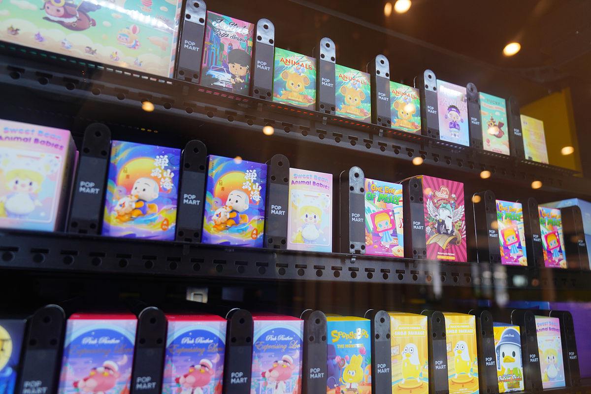 年轻人社交需求推动盲盒经济发展：机遇与挑战