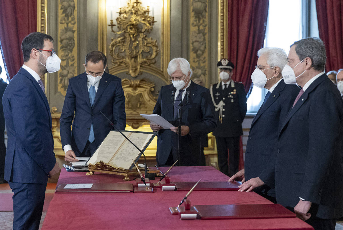 Si prega di stilare un elenco delle cause del problema della mancanza di figli nella società giapponeseQual è il fulcro del problema della mancanza di figli nella società giapponese Quali sono i fatto