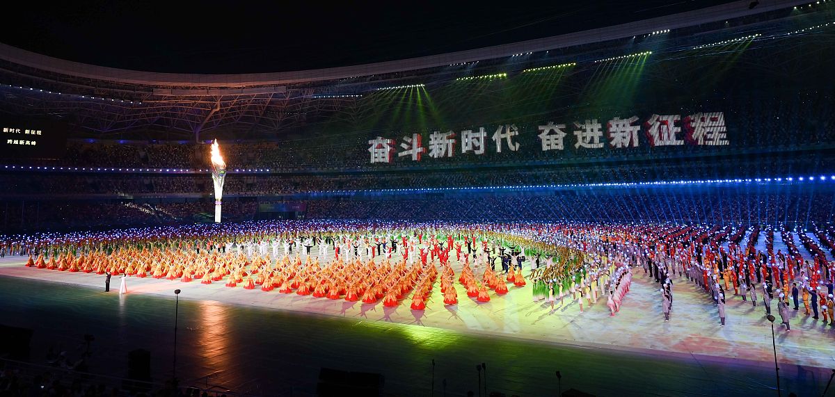 杭州亚运会开幕式：亚运大家庭翘首以盼，梦想舞台即将绽放！