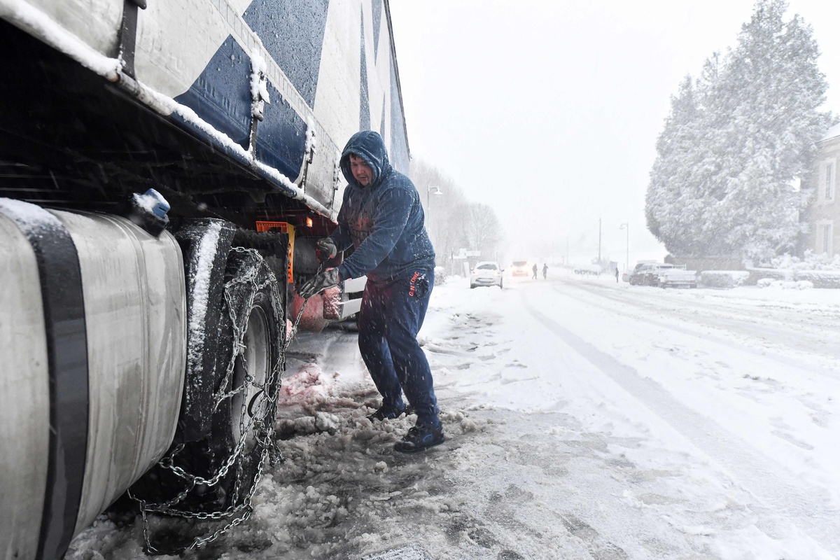  车辆除雪