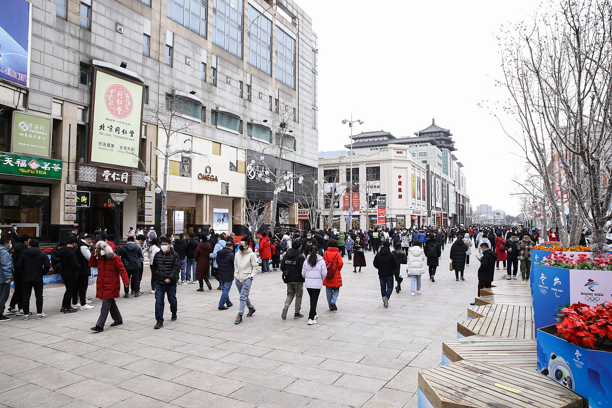 2022年2月12日,北京,2022北京冬奥会,当你还在一墩难求,他已实现"墩墩