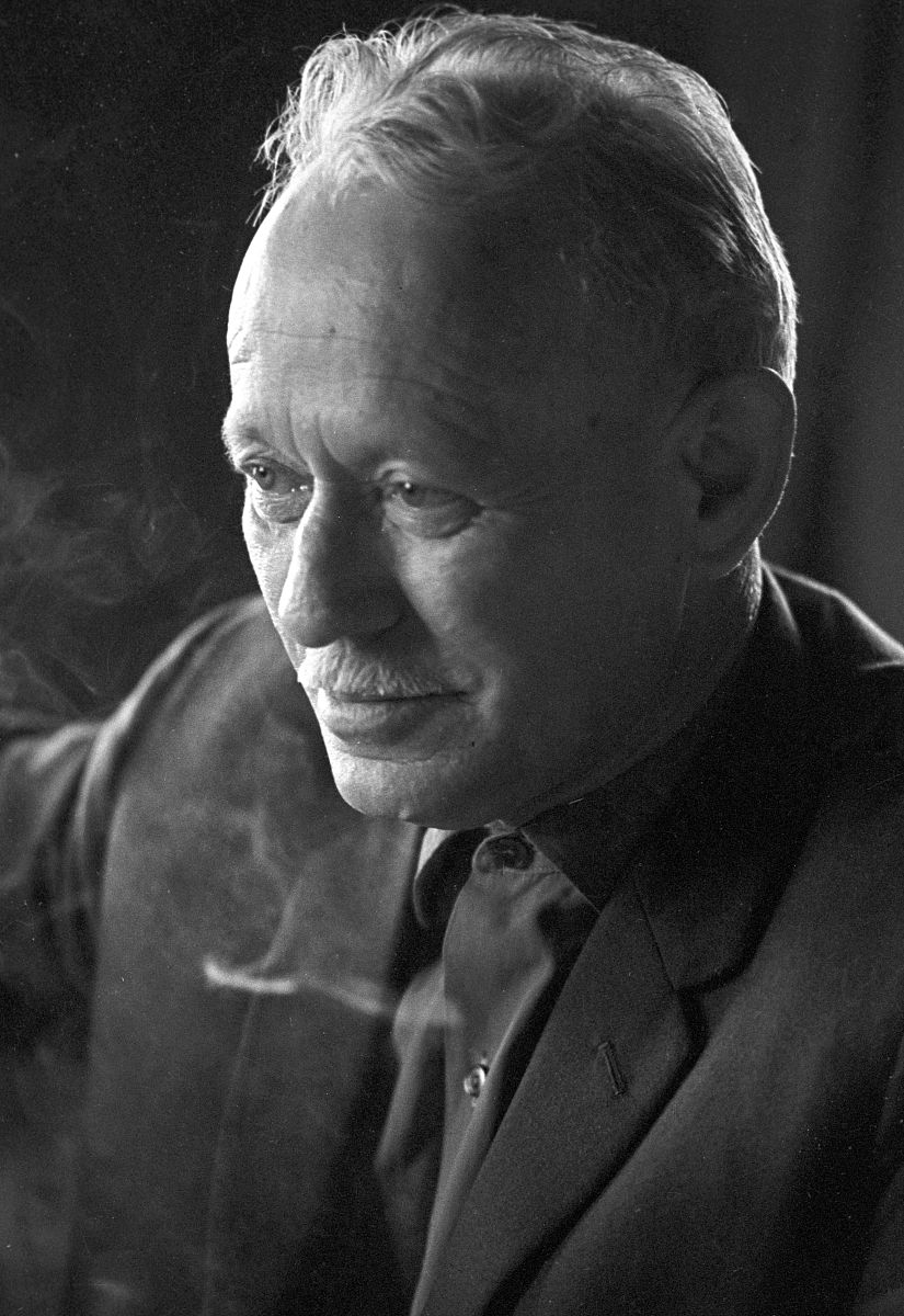 海德格尔Martin Heidegger1889-1976所说人类是通过与世界的互动和实践来创造和生产出各种各样的物品和文化。出自于哪里请用引文的形式给出出处给我打出引用格式