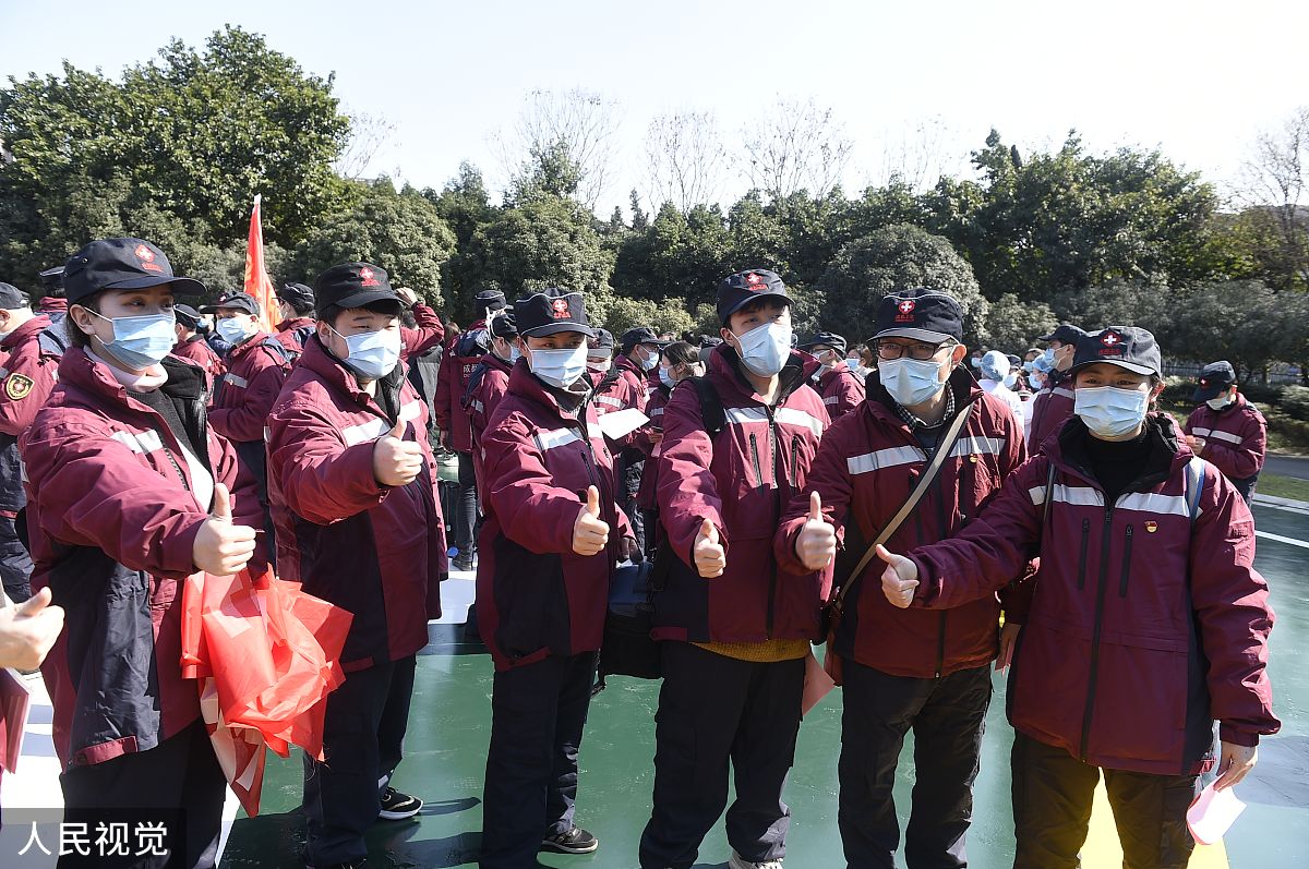 成都铁路学校石家庄铁路职业技术学院志愿者参与交通协管，助力省内交通安全