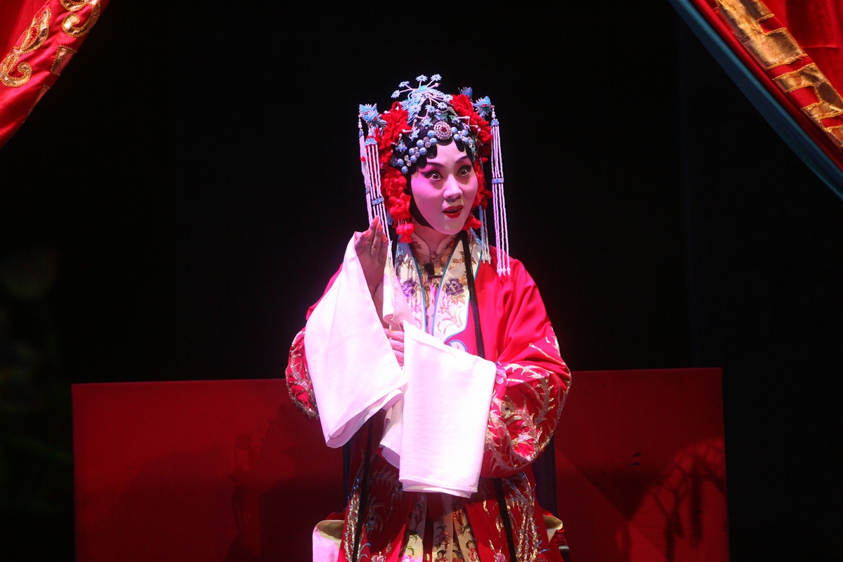 2010年8月1日,陕西西安,苏凤丽主演的秦腔《锁麟囊》