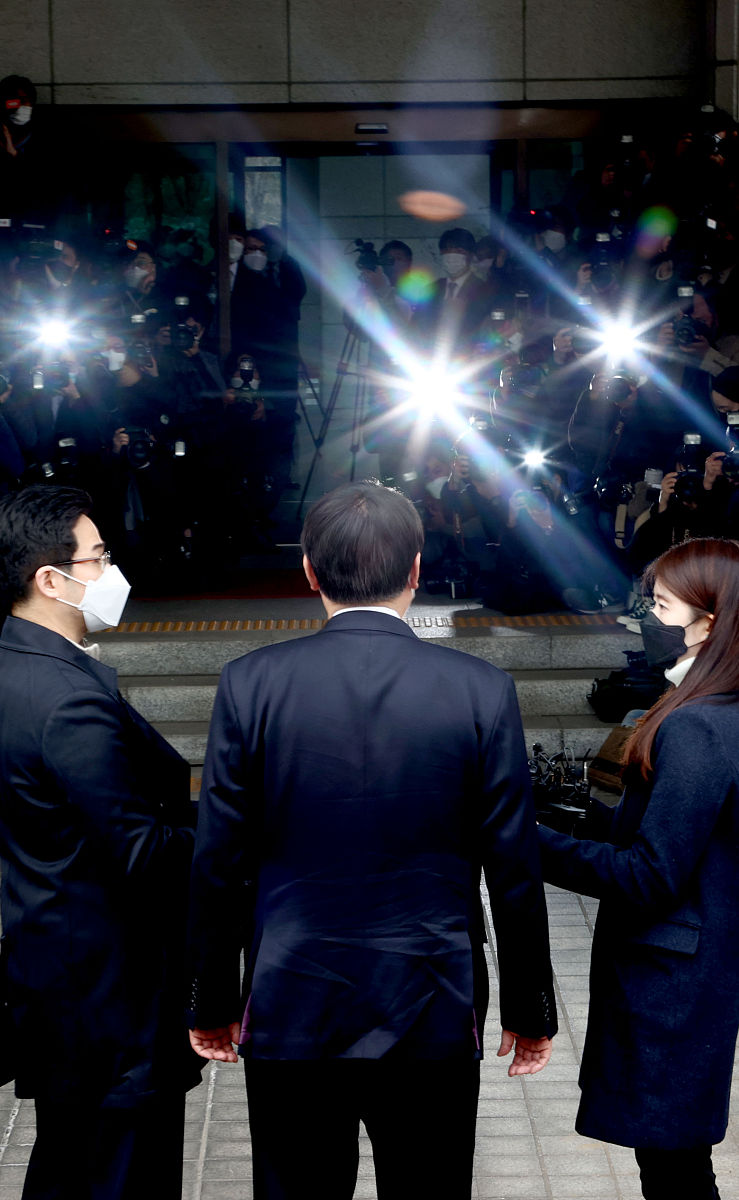 学宪法 讲宪法：宪法——法治之基，民主之根