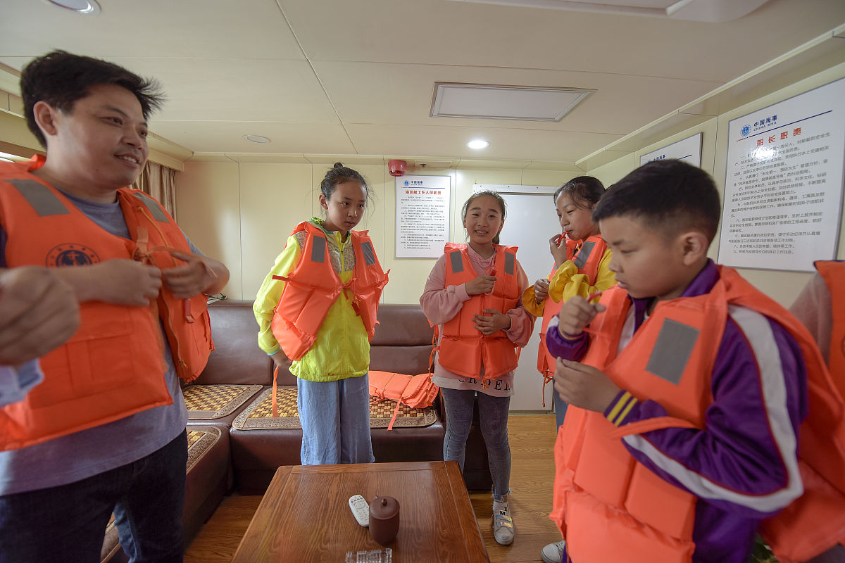 社会工作者张静：紧急救援女孩，并帮助其家庭走出困境