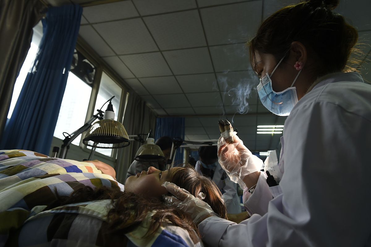 重庆知行卫生学校中医专业热门吗？就业前景分析