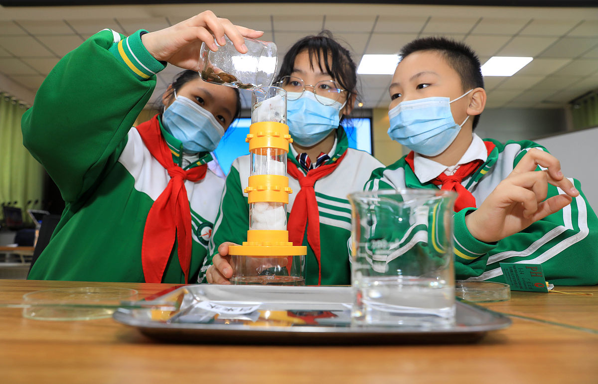 初中化学水的净化教学案例：从污染到净化的探索之旅