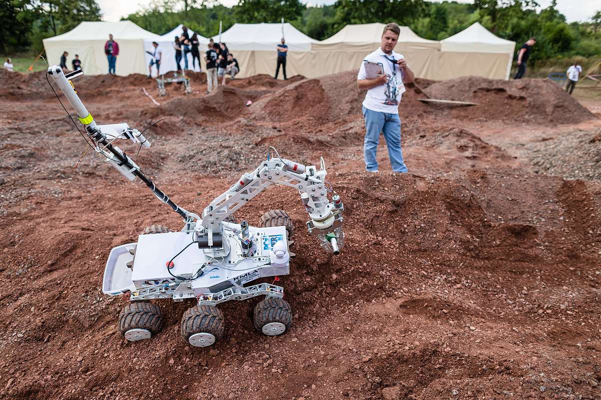 施工单位副总经理述职报告：市场开发与成本管理