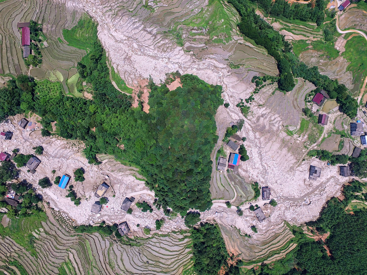 在无人机飞行过程中拍摄高速边坡画面或视频利用opencv实时自动识别高速边坡塌方的实施方案