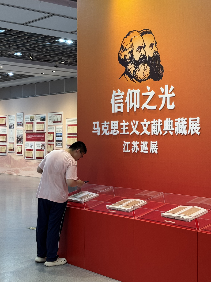 结合阅读《中国震撼》谈谈中国化时代化马克思主义为什么行不少于1500字