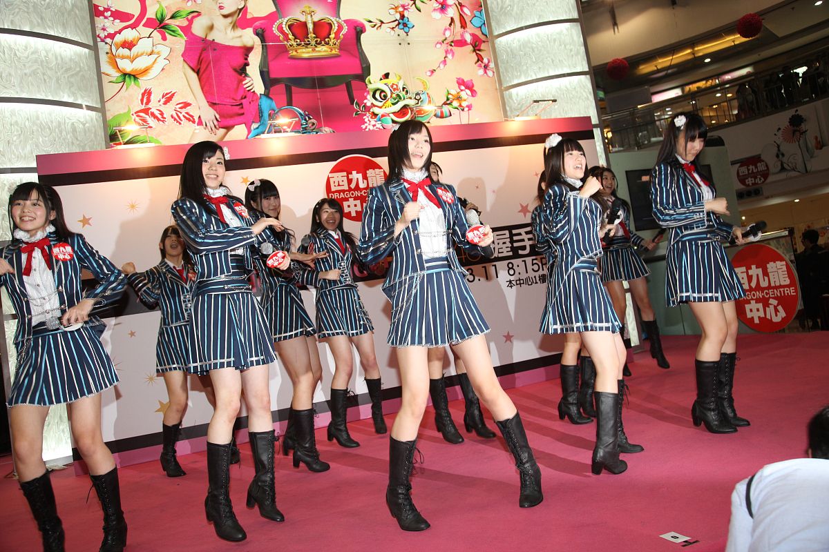 2011年3月11日,香港,日本人?馍倥?f隊akb48于在西九龙中心举行"akb48+