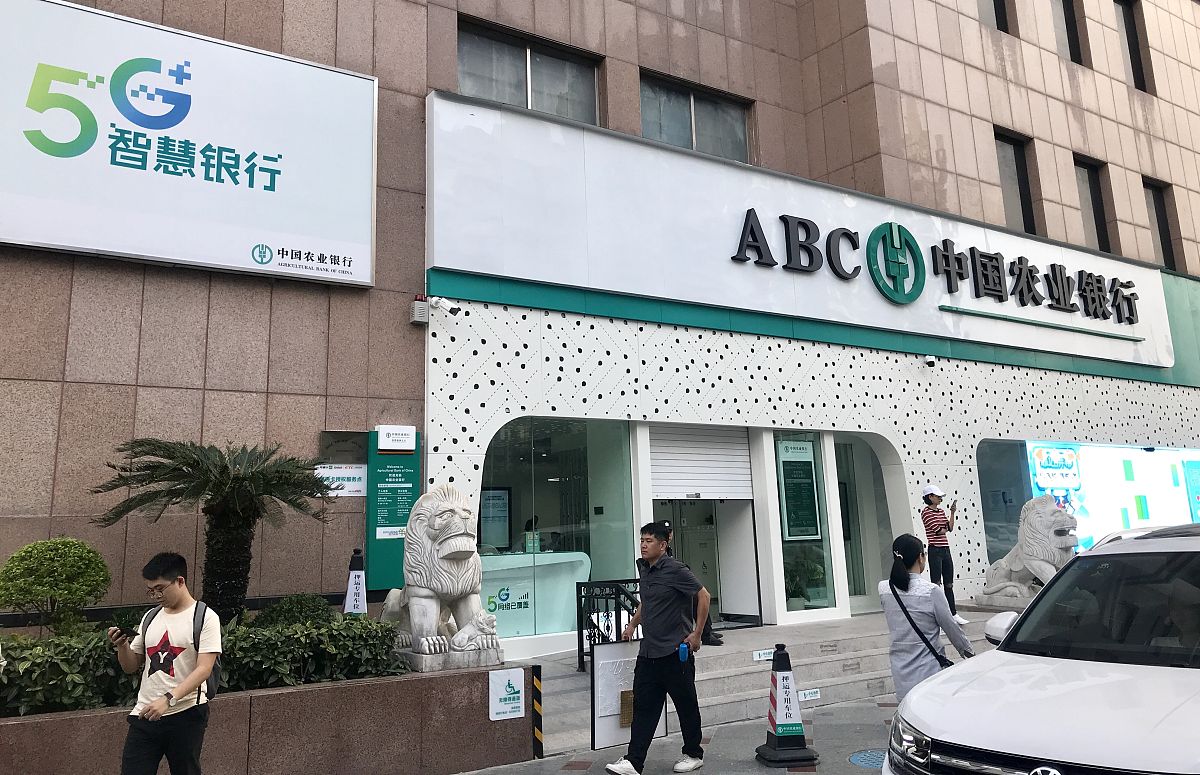 2019年10月27日,近日,经过装修升级的农行深圳新洲支行以"5g智慧银行"