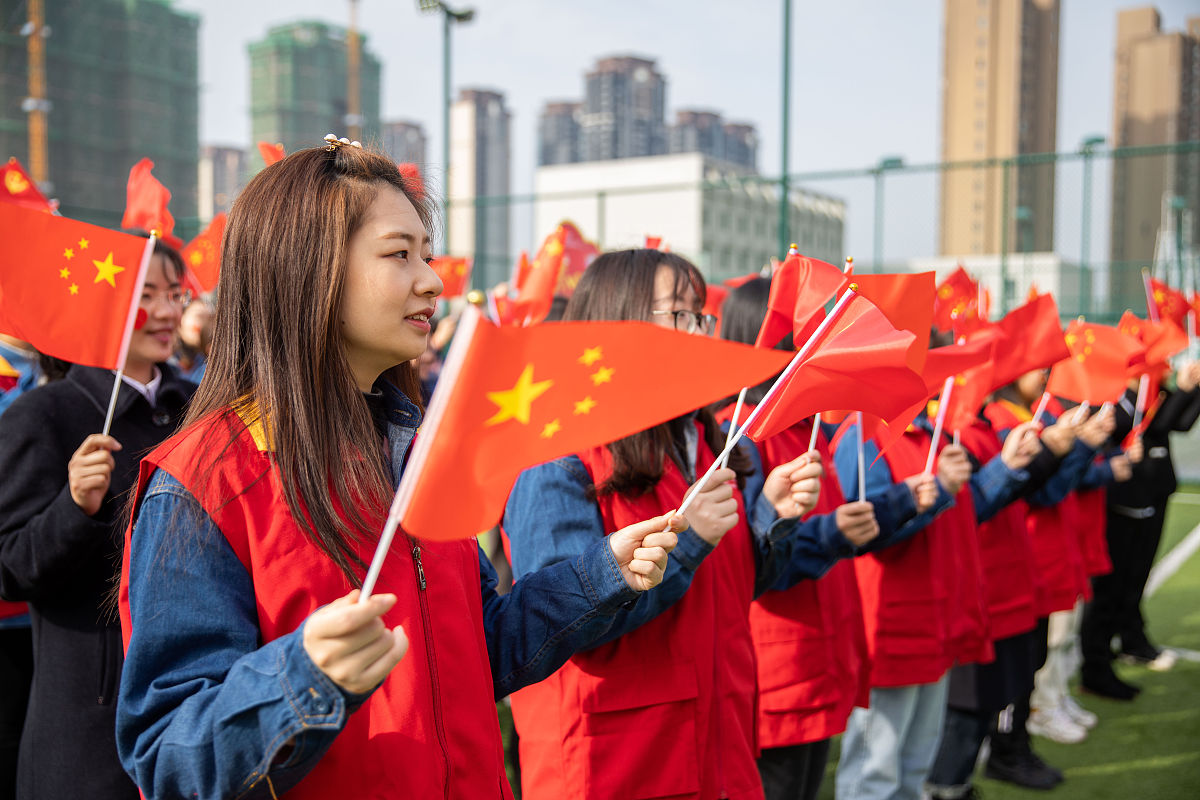 2021年3月5日,安徽淮北,国网淮北供电公司女职工党员在开展庆"三八"巾