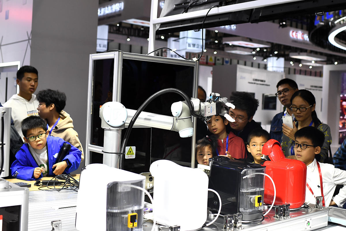 湖北人工智能机器人职业学校自媒体营销专业招生简章