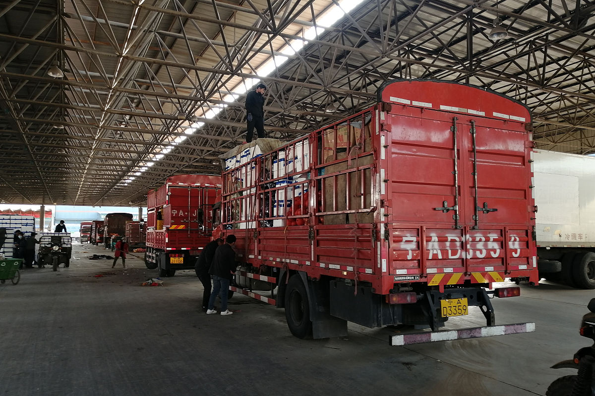 42厢式货车年审要求有货架？货架有什么标准吗？