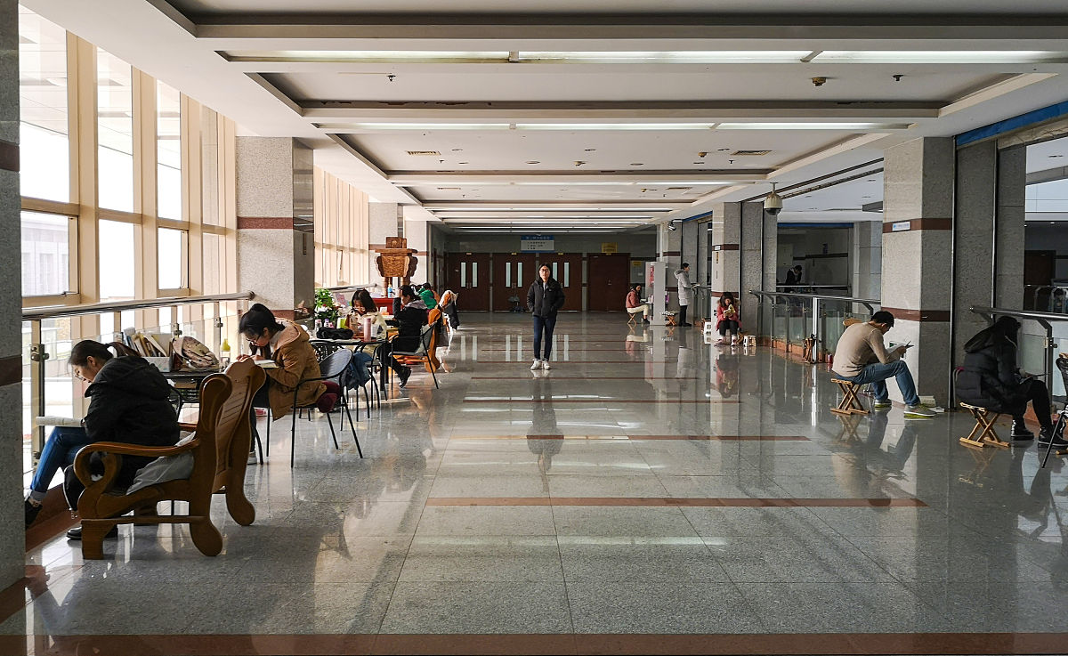 考研复试时如果老师问，作为护理本科生，你为什么没有大四考研，而是毕业后这年再跨考公共卫生，你如何回答