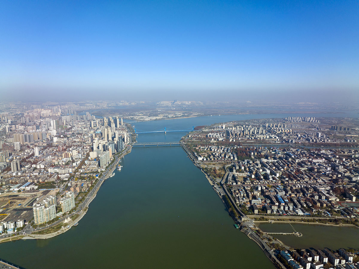2021年12月2日,湖北省襄阳市,城市风光.