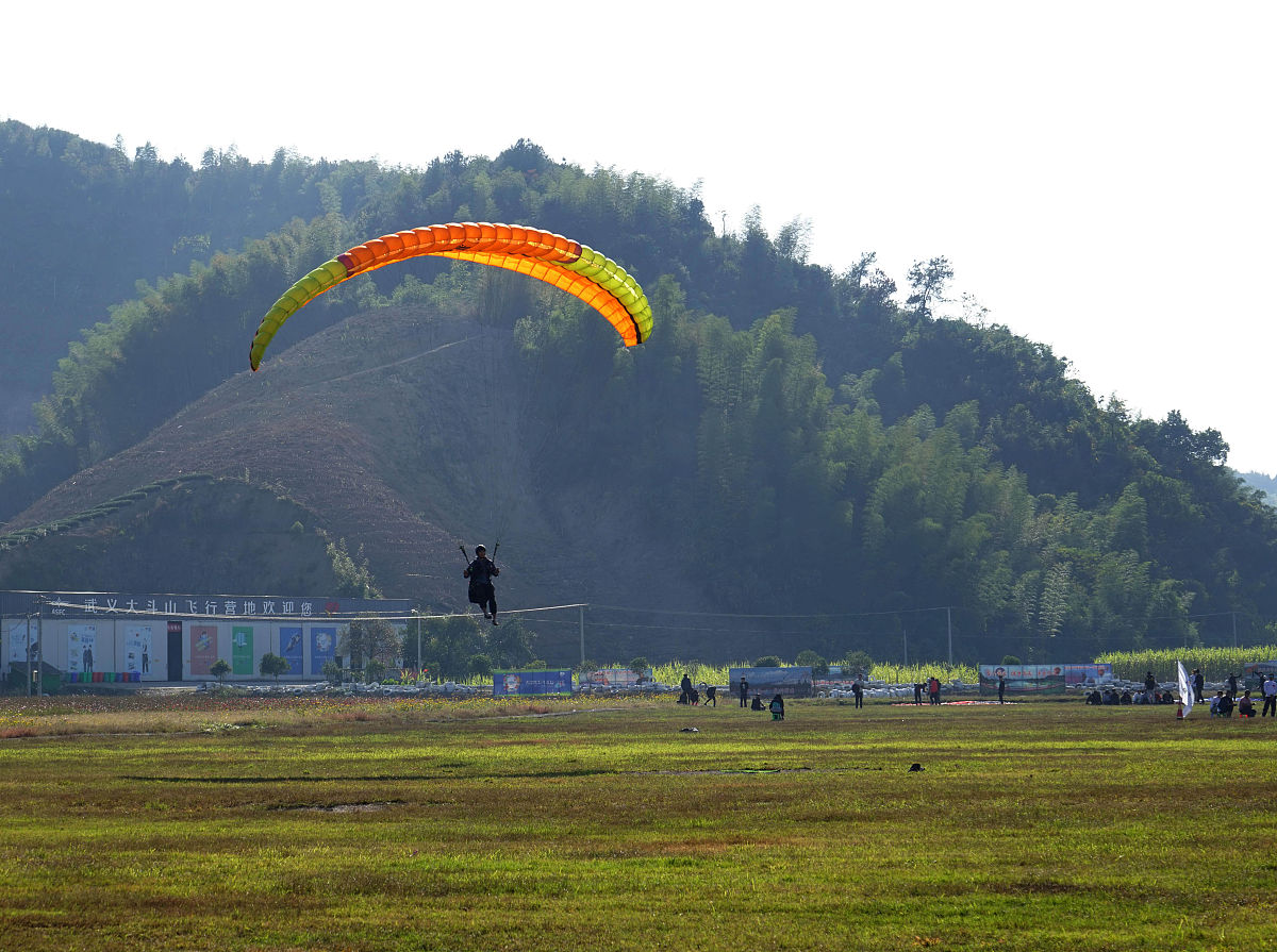 华中高级职业技术学校课程选择：机械制造、电子技术、计算机应用等