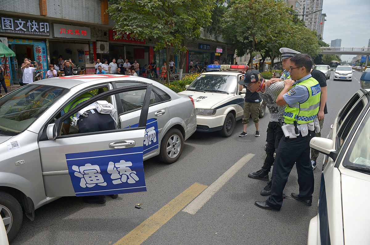 泸定县交通执法大队成功维护法律尊严，非法营运案件执行完毕