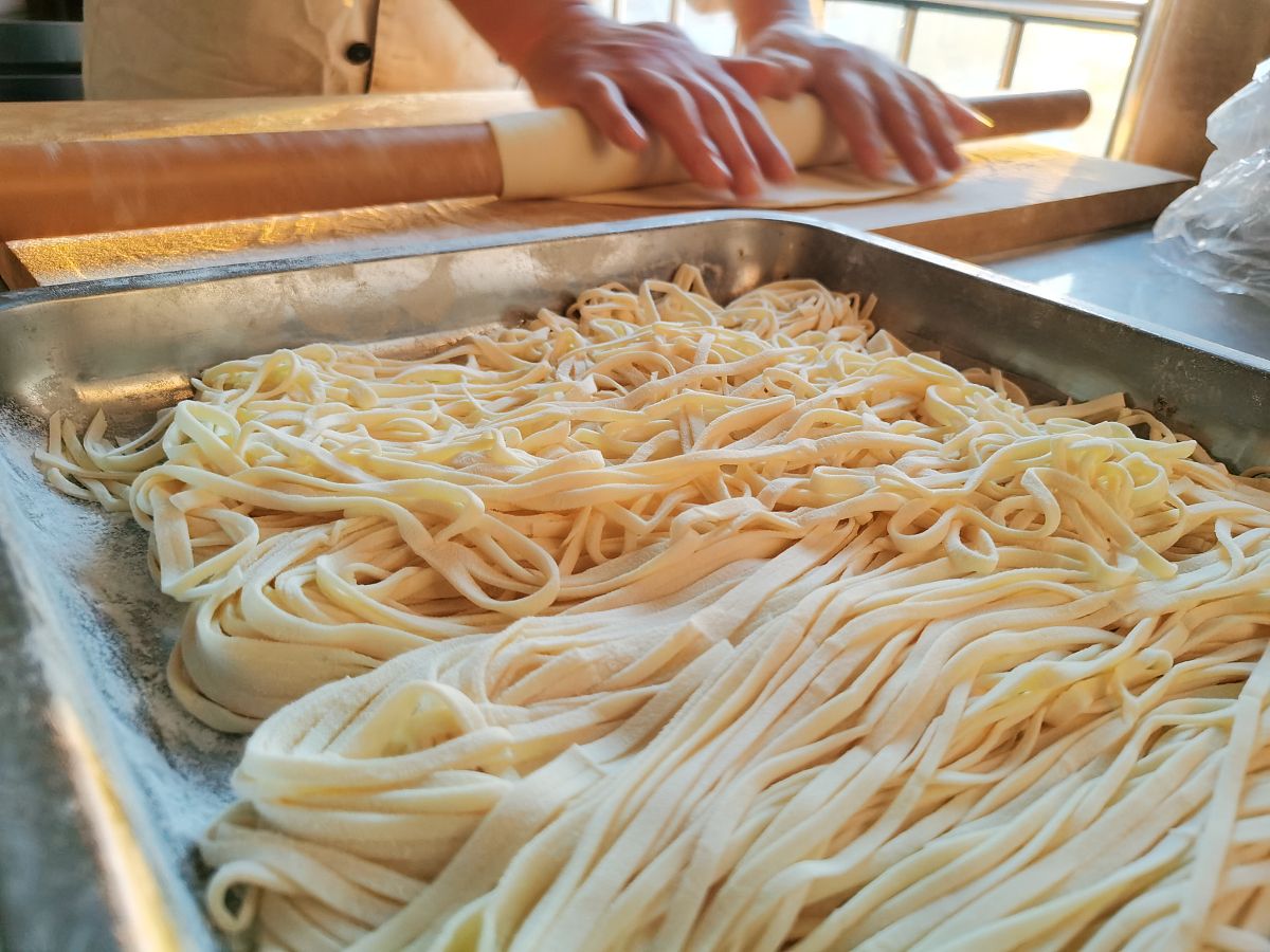 帮我写关于手擀面好评30字