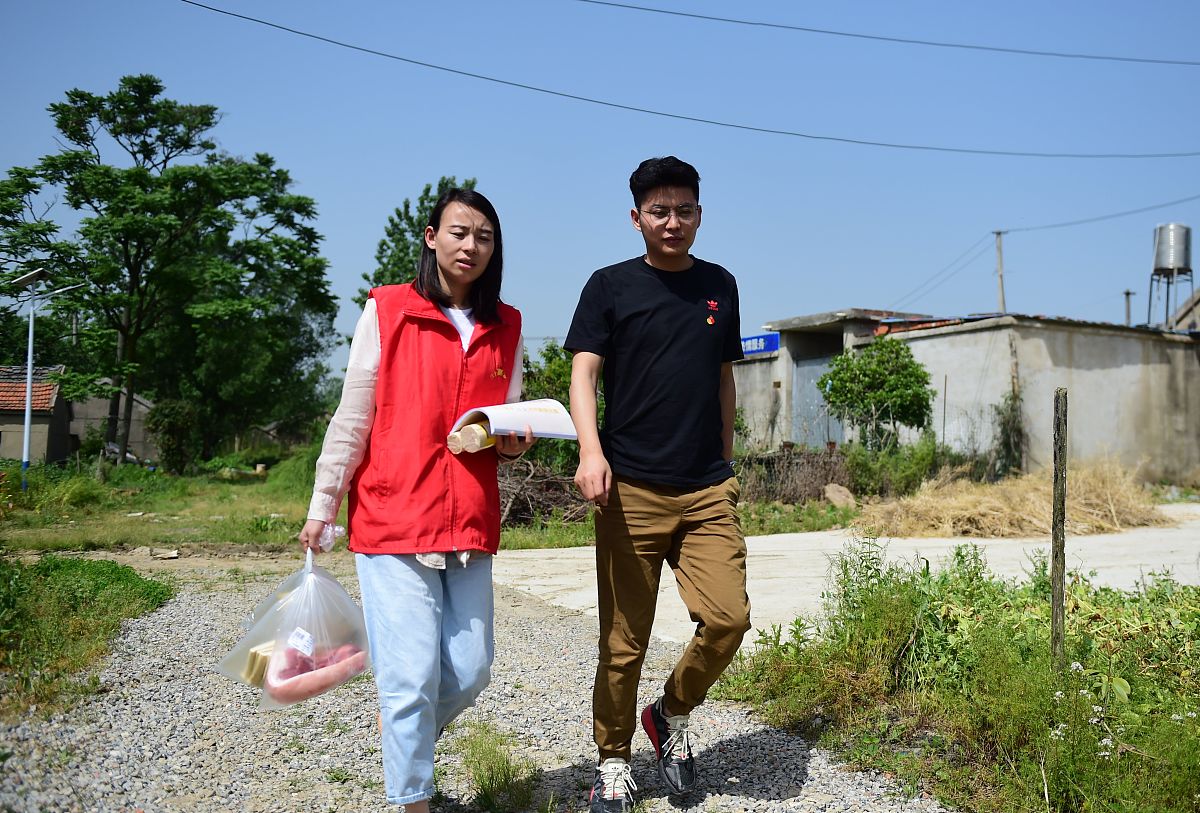 2021年5月8日,在安徽省合肥市庐阳区三十岗乡汪堰村堰东组,党员志愿者