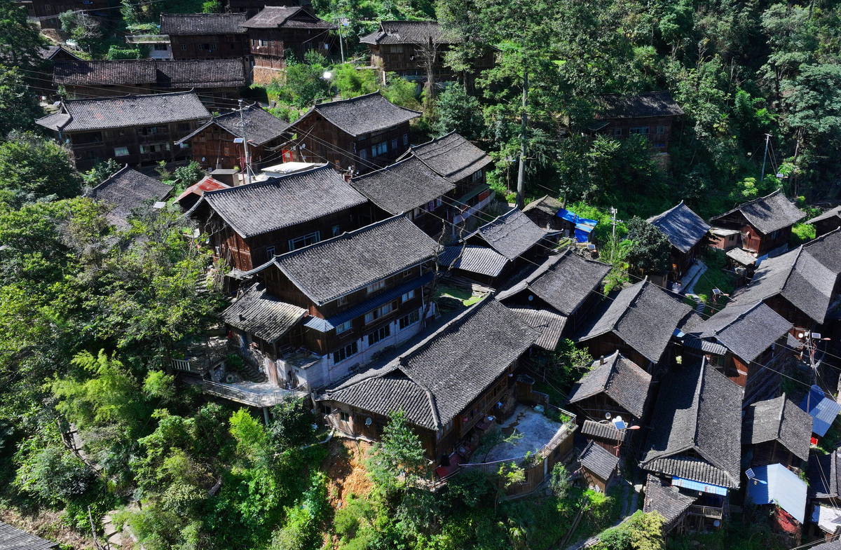 探秘少数民族古村落：穿越时光，感受古老文明