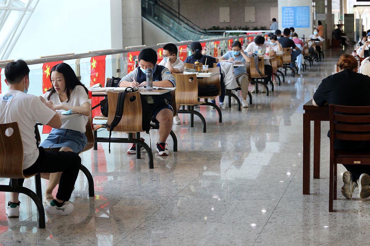 宜宾远大职业技术学校招生对象 - 培养实用型职业技能人才