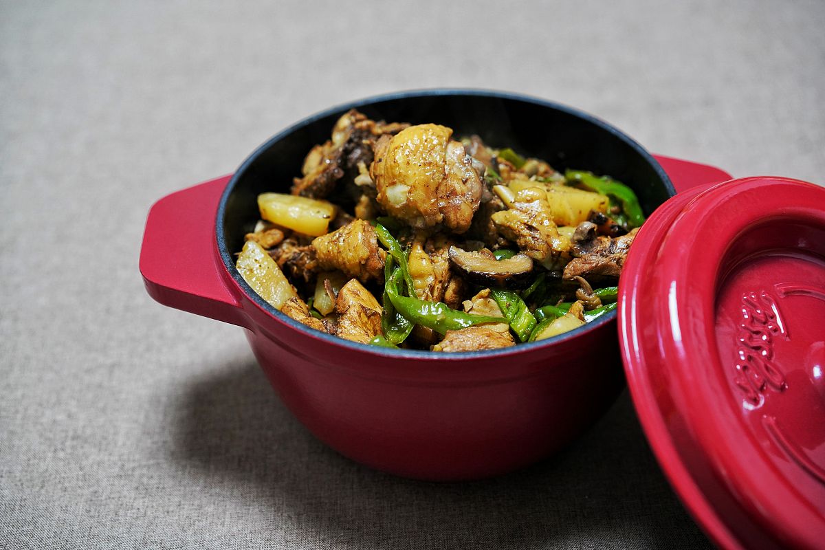 十分钟快手家常菜：酱香浓郁的黄焖鸡，大人小孩都爱吃！