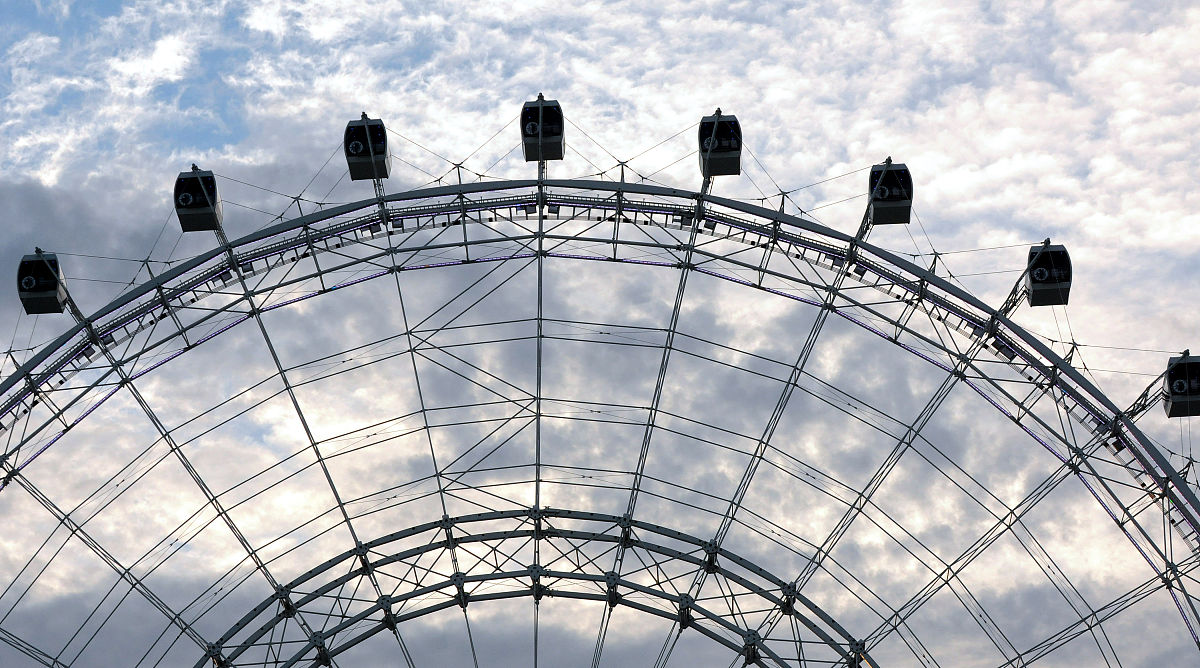 以第一人称写一份1000字的国庆假期之后上班作电商助理的第五周实习周记